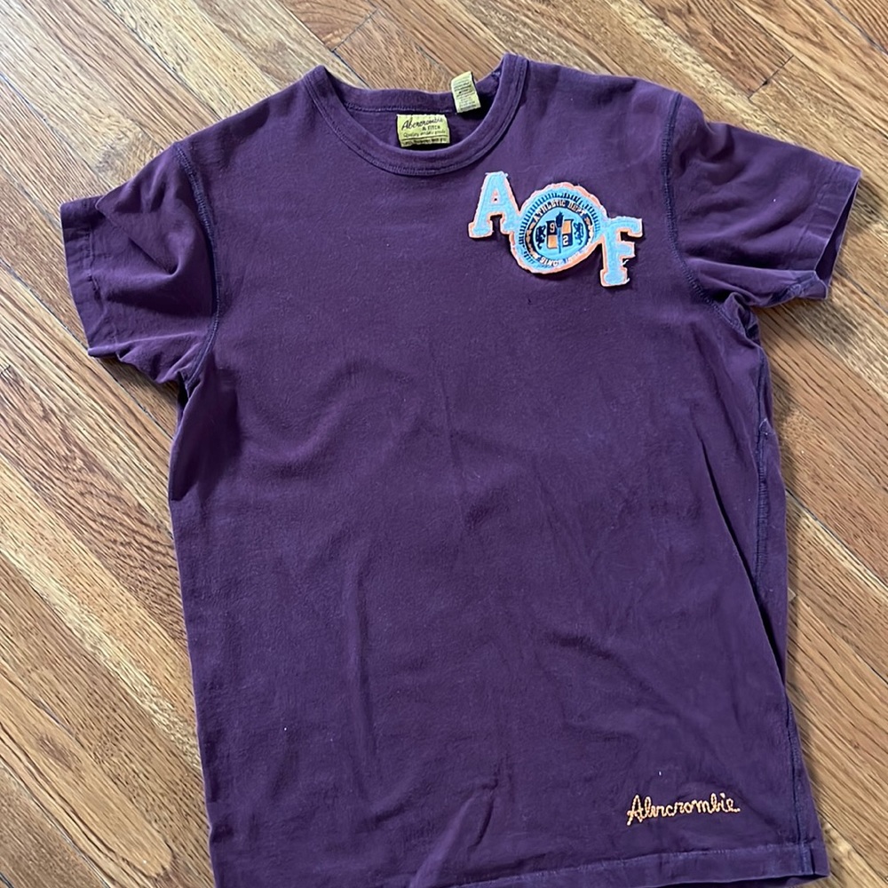 Abercrombie & Fitch tee.  Size small, gently worn.  Comfy tee shirt.